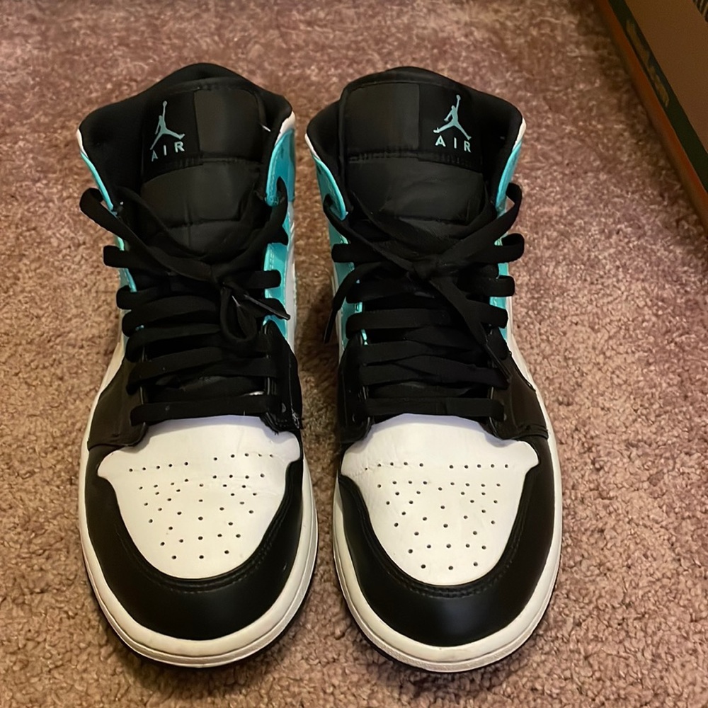 Teal, white and black Jordan ones size 9.5